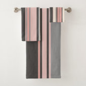 Roze en grijze Mid-eeuwse Moderne Stripes Bad Handdoek (Insitu)