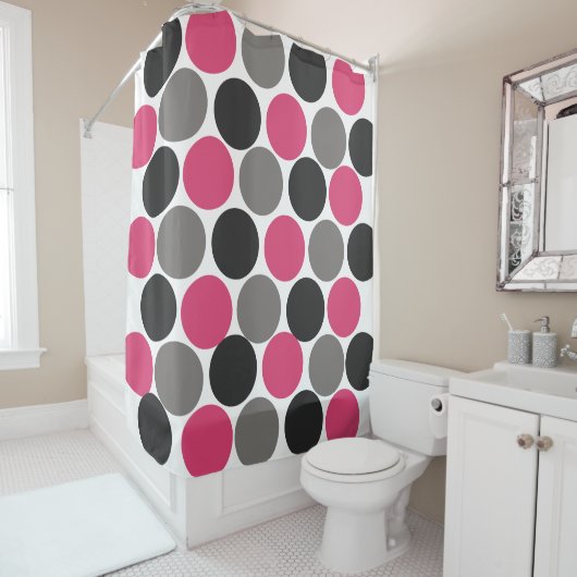 Roze en grijze Polika Dot Douchegordijn (In situ)