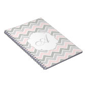 Roze en grijze zigzag Chevron Monogram Notitieboek (Rechterzijde)