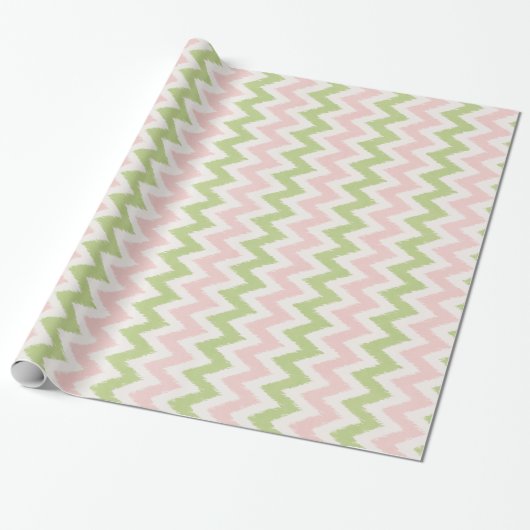Roze en groen geometrisch chevron-patroon cadeaupapier (Uitgerold)