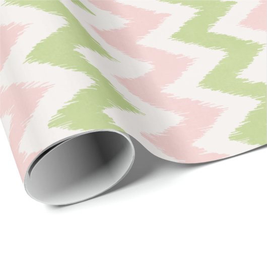 Roze en groen geometrisch chevron-patroon cadeaupapier (Rol Hoek)