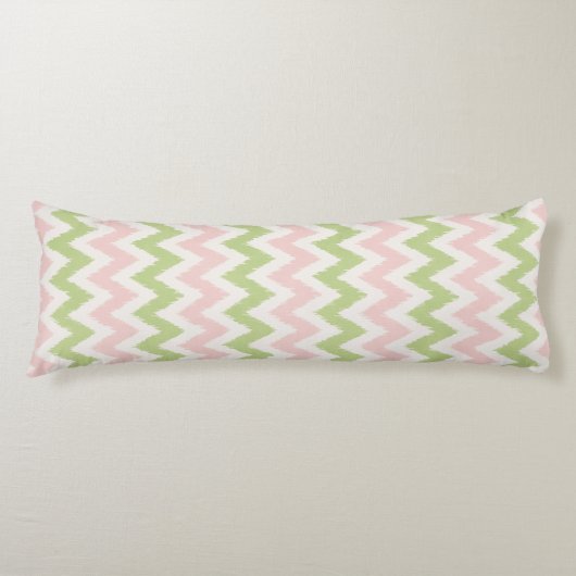 Roze en groen geometrisch chevron-patroon lichaamskussen (Voorkant)