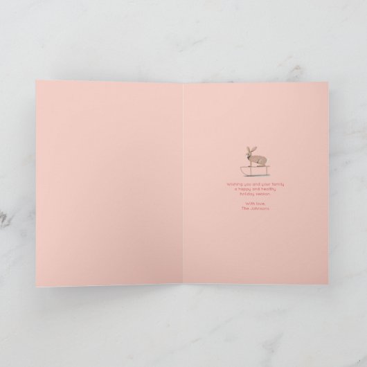 Roze en groen meisje en konijnen sneeuwlandschap feestdagen kaart (Binnen)