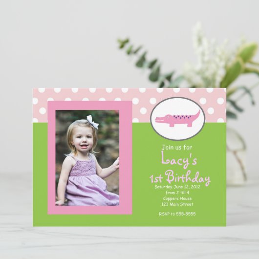 Roze en groene alligator Birthday Uitnodiging (Staand voorkant)