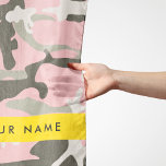 Roze en Groene Camouflage Jouw naam Personaliseren Sjaal<br><div class="desc">Elegant,  stijlvol en verfijnd camouflagepatroon in roze en groene kleur. Modern en trendy cadeau,  perfect voor de militaire minnaar in je leven. Personaliseer door jouw naam,  bijnaam,  monogram of initialen toe te voegen.</div>