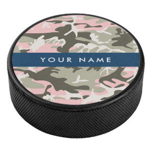 Roze en groene camouflage personaliseer je naam hockey puck