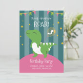 Roze en Groene Dinosaurus Verjaardagsfeestuitnodig Kaart (Staand voorkant)