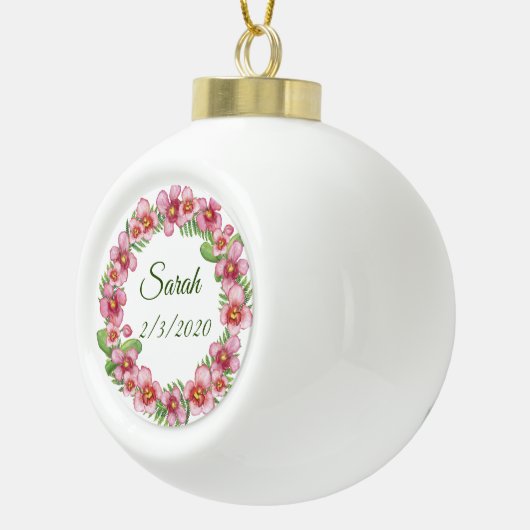 Roze en groene Floral Wreath gepersonaliseerd Keramische Bal Ornament (Rechts)
