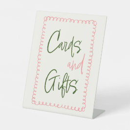 Roze en groene kaarten en cadeaus tafelbord reclamebord met voetstuk