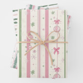 Roze en groene kerststrepen inpakpapier vel (In situ)