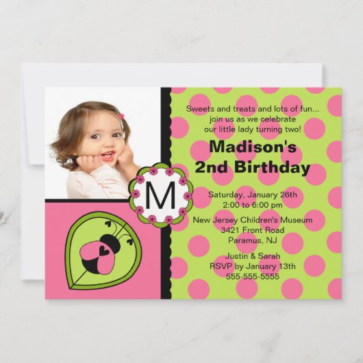 Roze en groene Ladybug Foto Birthday Invitation Kaart (Voorkant)