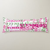 Roze en Groene Leuke Naam Collage Allover Patroon Lichaamskussen (Voorkant)