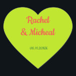 Roze en Groene Lovely Wedding Hart Sticker<br><div class="desc">Een trendy manier om uw trouwbureau aan te vullen,  kenmerkt deze hartvormstickers een groene achtergrond met  roze en groene doopvont.   Pas jouw naam en trouwdatum in roze doopvont aan. Pas vandaag je trouwstickers aan!

Wedding Sticker Design: Weddenschappen door Rhoadie</div>