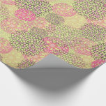 Roze en groene moderne bloemen cadeaupapier<br><div class="desc">Een prachtig hedendaags bloemmotief in roze en groene tinten maakt een mooi inpakpapier voor verjaardagen,  bruiloften,  vrijgezellenfeesten,  bedankjes en nog veel meer.</div>