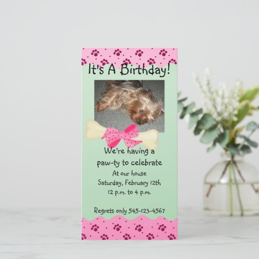 Roze en groene pagina Afdrukdag uitnodiging (Staand voorkant)