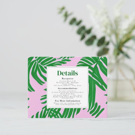 Roze en groene palmboom Moderne strand Wedding Informatiekaartje (Staand voorkant)