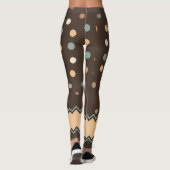 Roze en groene pasta poka dots op bruin leggings (Achterkant)
