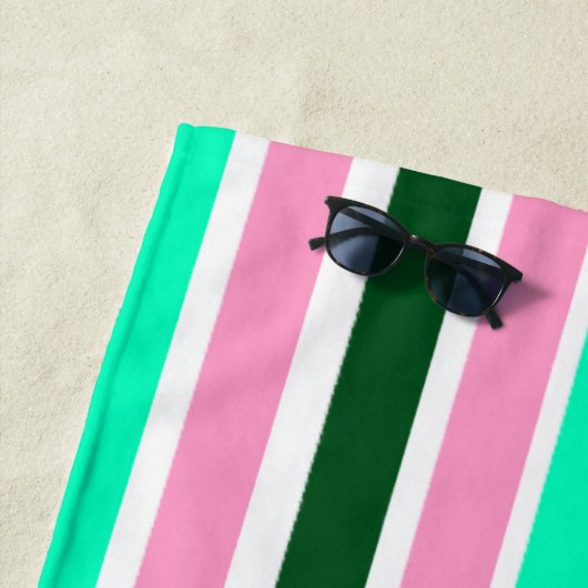 Roze en groene strepen strandlaken (In situ)