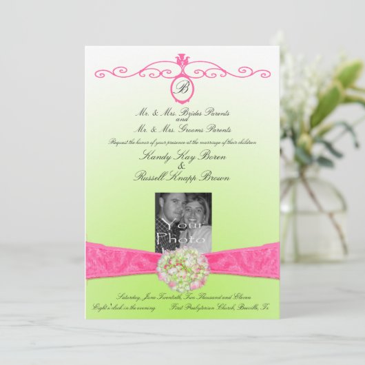 Roze en groene uitnodiging met monogram & foto (Staand voorkant)