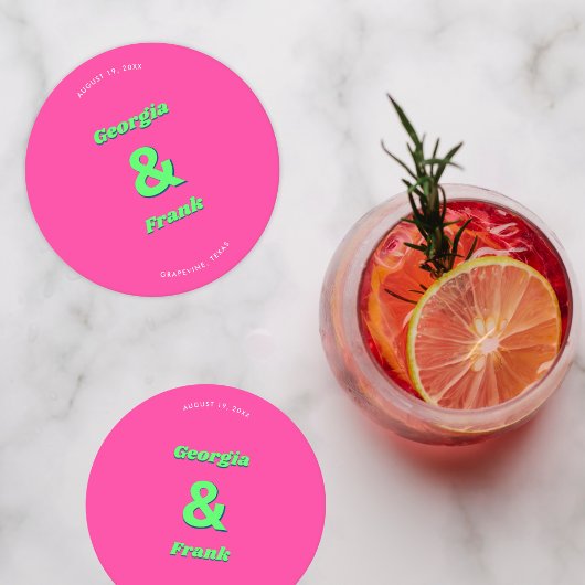 Roze en groene verlovingsfeest of bruiloft ronde kartonnen onderzetter