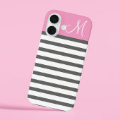 Roze en Houtskool Preppy Strepen Monogram iPhone 16 Hoesje