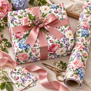 Roze en ivoorkleurige pioenrozen, blauwe hortensia cadeaupapier