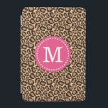 Roze en luipaard Afdrukken Aangepast monogram iPad Mini Cover<br><div class="desc">Chique preppy iPad hoesje beschikt over een modern luipaard dierenprint patroon,  gepersonaliseerd met uw aangepaste naam monogram in een gestippelde cirkel lijst. Klik op Aanpassen om monogramlettertypen en -kleuren te wijzigen in creëer uw eigen unieke ontwerp. Perfect voor een uniek persoonlijk cadeau!</div>
