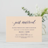 Roze en marine typografie Net getrouwd feest Kaart (Staand voorkant)