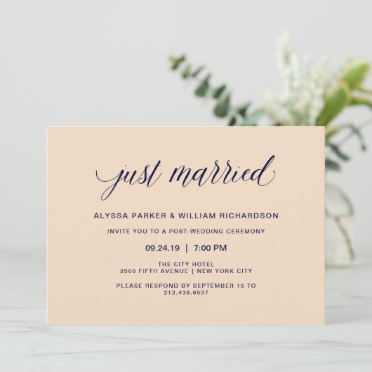 Roze en marine typografie Net getrouwd feest Kaart (Staand voorkant)