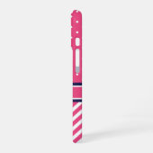 Roze en marineblauwe preppy chevronstippenmonogram iPhone 16 hoesje (Linkerkant)