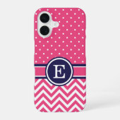 Roze en marineblauwe preppy chevronstippenmonogram iPhone 16 hoesje (Achterkant)