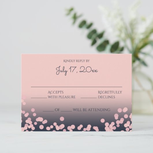 Roze en Navy Blue Bokeh Bruiloft Reactie RSVP Kaartje (Staand voorkant)