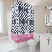 Roze en Navy Trellis Monogram Douchegordijn (In situ)
