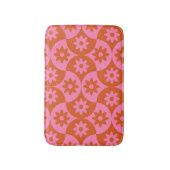 Roze en Oranje bloemen op Mid Century Scallop Badmat (Voorkant Verticaal)