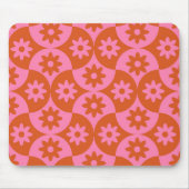 Roze en Oranje bloemen op Mid Century Scallop Muismat (Voorkant)
