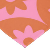 Roze en Oranje bloemen op Mid Century Scallop Tafelkleed (Gekanteld)