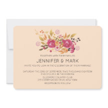 Roze en oranje bloemenboeket op perzik achtergrond