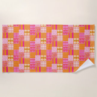 Roze en oranje bloemenpatchwork badhanddoek