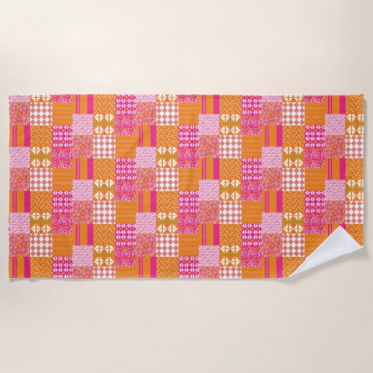 Roze en oranje bloemenpatchwork badhanddoek (Voorkant)