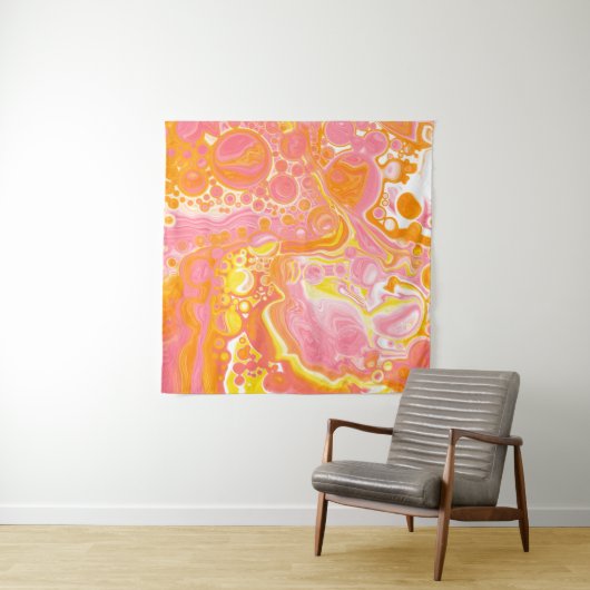 Roze en Oranje Fluid Art Wandkleed (In situ)