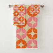Roze en Oranje Mid Century Mummetrisch Patroon Bad Handdoek (Insitu)