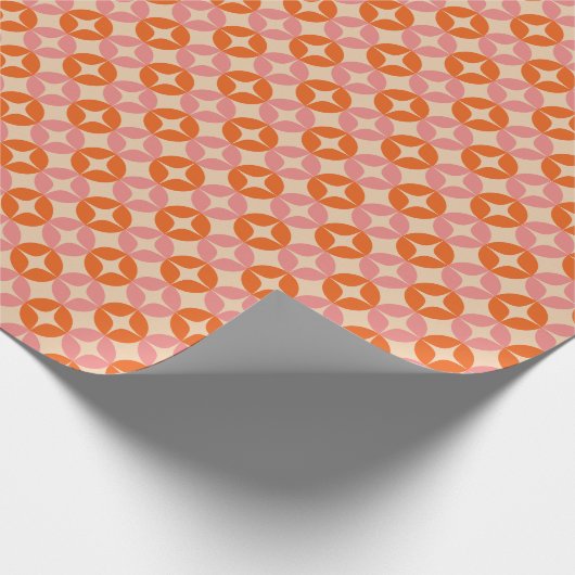 Roze en Oranje Mid Century Mummetrisch Patroon Cadeaupapier (Hoek)