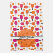 Roze en Oranje Pickleball Paddles gepersonaliseerd Theedoek (Verticaal)
