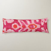 Roze en Oranje tribale ikat Lichaamskussen (Achterkant)
