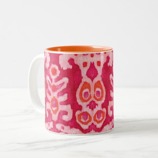 Roze en Oranje tribale ikat Tweekleurige Koffiemok (Voorkant links)