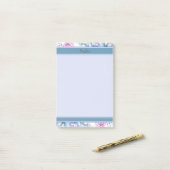 Roze en paarse bloemen en succulenten post-it® notes (Op bureau)