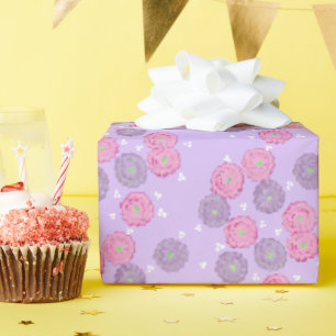 Roze en paarse bloemen op lavendelkleurig inpakpap cadeaupapier