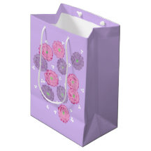 Roze en paarse bloemen op lavendelkleurige cadeaut