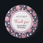 Roze en Paarse Cartoon van de vogeldag Ronde Button 7,6 Cm<br><div class="desc">Kleine vogels stuiten. Midnight Owl cartoon met maan en sterrenpatroon. Een sleepover verjaardagsfeest of baby shower ontvangen? Als een cadeautje voor je kleine gast. Fun en kleurrijk feest is goed voor het geheugen.</div>