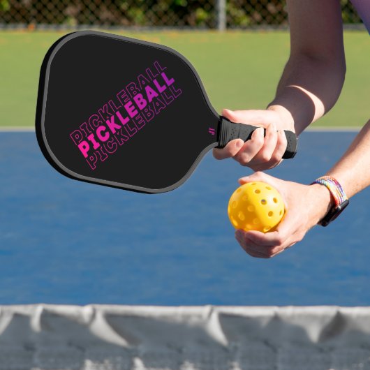 Roze en Paarse Gradient Pickleball op zwart Paddle (Insitu)